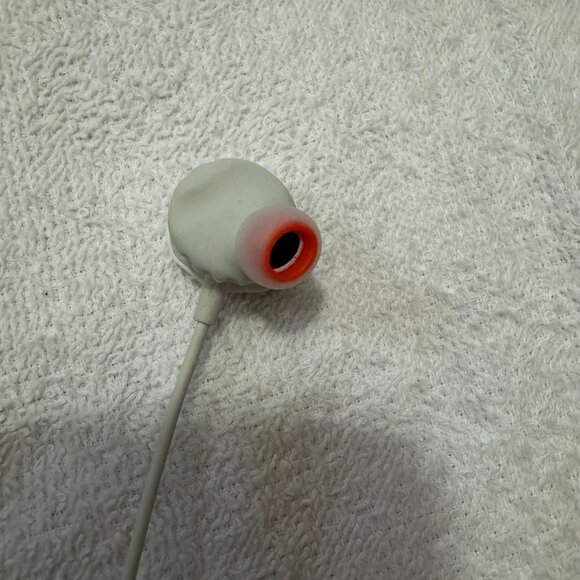 JBL Quantum 50 Wired, In-Ear Gaming Headphones with Inline Control, White - Picture 2 of 7